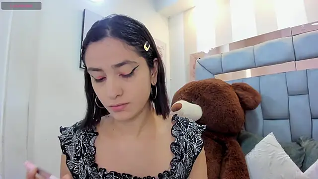 Snapshot of crystalstonee chatting on June 1, 2026, 5:56 pm crystalstonee online show from June 1, 2026, 5:56 pm
