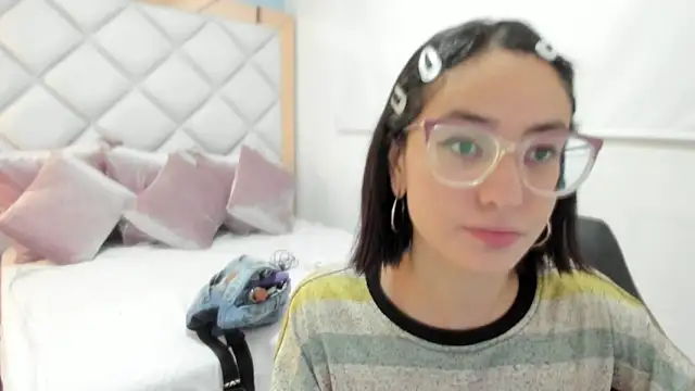 Snapshot of crystalstonee chatting on May 22, 2026, 6:28 pm crystalstonee online show from May 22, 2026, 6:28 pm