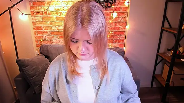 Snapshot of Emily_Coyness chatting on February 25, 2026, 4:51 pm Emily Coyness online show from February 25, 2026, 4:51 pm