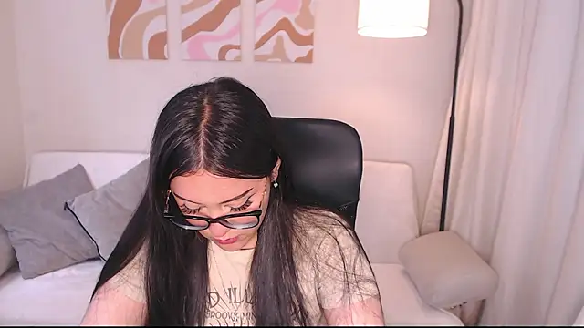 Snapshot of _heybee chatting on March 10, 2026, 7:29 pm heybee online show from March 10, 2026, 7:29 pm