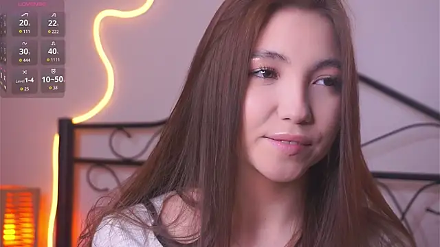 CarlaSpiva online show from April 5, 2026, 8:04 pm