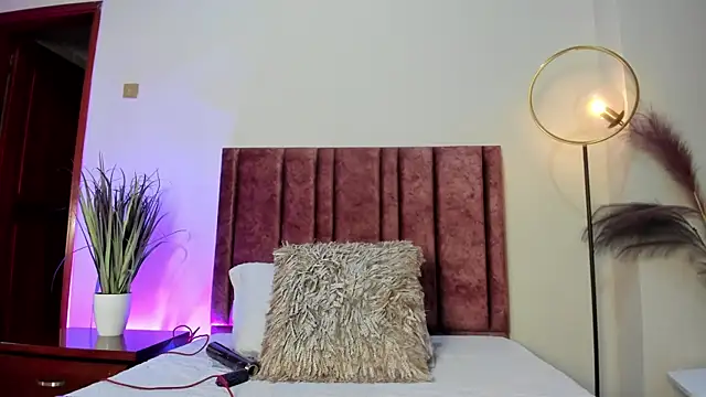 Snapshot of AylaStone chatting on February 11, 2026, 6:41 pm AylaStone online show from February 11, 2026, 6:41 pm