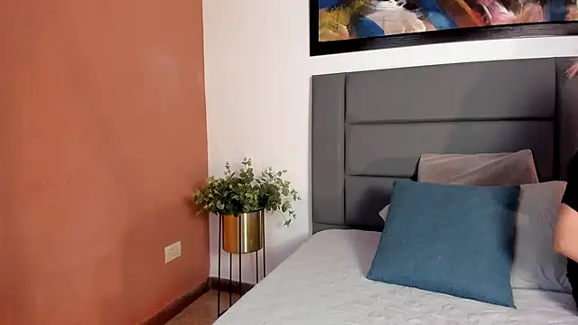 AnnaBroooks online show from April 22, 2026, 12:39 am