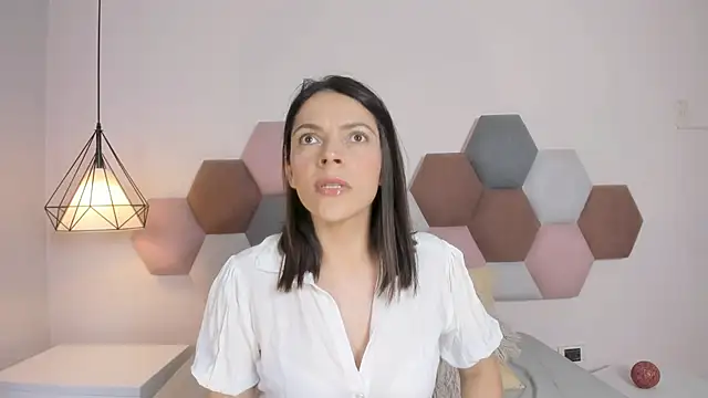 AnnaBroooks online show from April 9, 2026, 11:55 pm