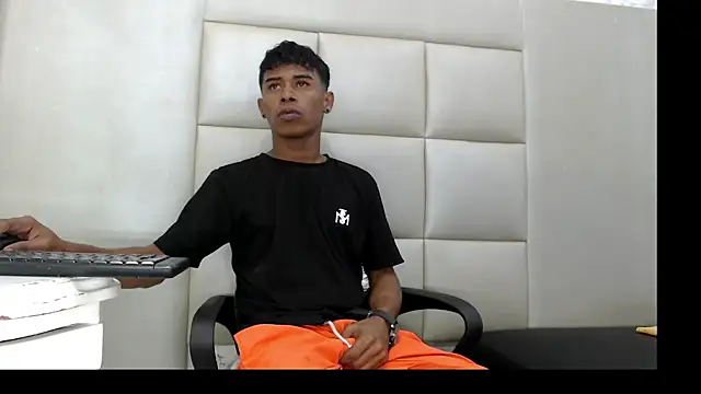 Snapshot of TonnyMarck chatting on February 15, 2026, 7:51 am TonnyMarck online show from February 15, 2026, 7:51 am