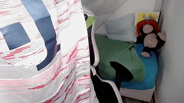 Liarr  online show from February 15, 2026, 8:08 pm