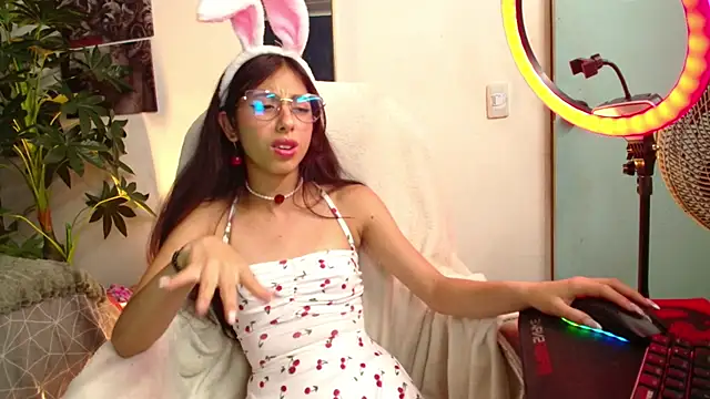 Snapshot of saphire_ chatting on February 14, 2026, 12:49 pm saphire online show from February 14, 2026, 12:49 pm