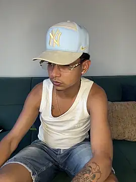 paulhot11 online show from April 12, 2026, 10:24 pm