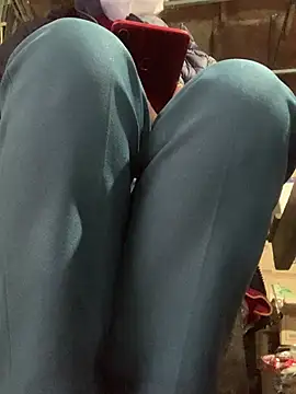 Snapshot of YANINA120 chatting on February 2, 2026, 1:37 am YANINA120 online show from February 2, 2026, 1:37 am