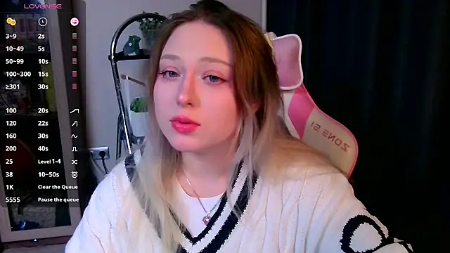 Snapshot of Emiliaaah chatting on February 17, 2026, 8:17 pm Emiliaaah online show from February 17, 2026, 8:17 pm