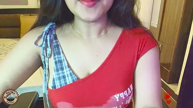 Snapshot of Yara-143 chatting on June 5, 2026, 6:02 pm Yara-143 online show from June 5, 2026, 6:02 pm