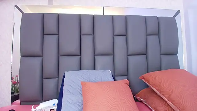 melany roberts  online show from April 17, 2026, 3:09 am