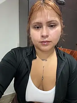 emyxpearly online show from May 15, 2026, 4:43 am