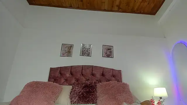 luna velveth online show from February 2, 2026, 1:04 am