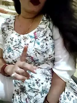 Snapshot of PARI51 chatting on June 19, 2026, 8:14 pm PARI51 online show from June 19, 2026, 8:14 pm