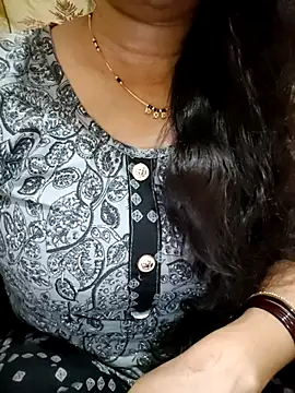 Snapshot of PARI51 chatting on July 24, 2026, 8:05 pm PARI51 online show from July 24, 2026, 8:05 pm