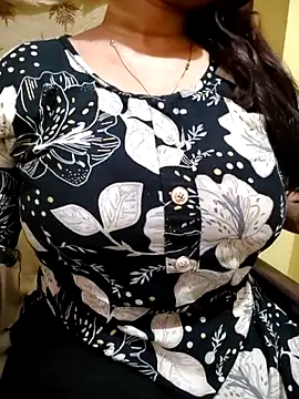 Snapshot of PARI51 chatting on June 10, 2026, 7:59 pm PARI51 online show from June 10, 2026, 7:59 pm