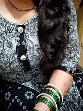 Snapshot of PARI51 chatting on August 1, 2026, 8:07 pm PARI51 online show from August 1, 2026, 8:07 pm
