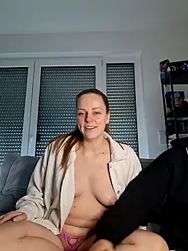 Snapshot of Larifari0406 chatting on February 24, 2026, 12:28 pm Larifari0406 online show from February 24, 2026, 12:28 pm