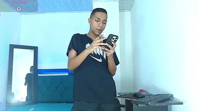 Snapshot of hotboyluxe chatting on June 25, 2026, 5:34 am hotboyluxe online show from June 25, 2026, 5:34 am