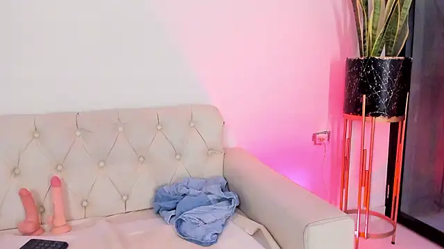 Snapshot of liorah_wolf chatting on February 28, 2026, 9:03 pm liorah wolf online show from February 28, 2026, 9:03 pm