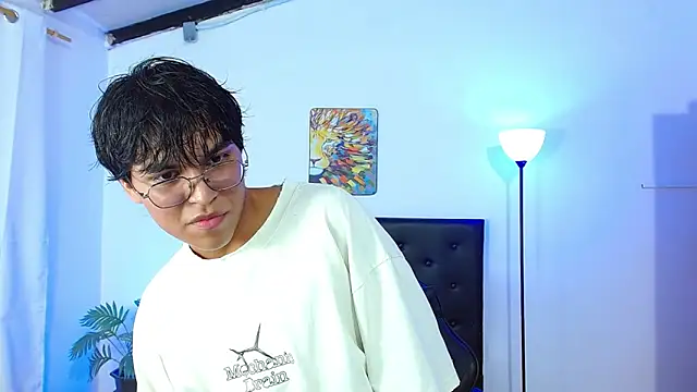 Maecum18 online show from February 3, 2026, 8:58 pm