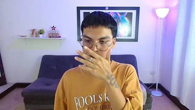 Maecum18 online show from March 20, 2026, 8:21 pm