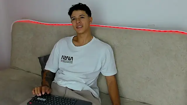 Snapshot of _Alex_Colton chatting on July 6, 2026, 9:50 pm Alex Colton online show from July 6, 2026, 9:50 pm