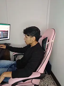 Alejandroo Montenegro online show from June 2, 2026, 9:37 pm