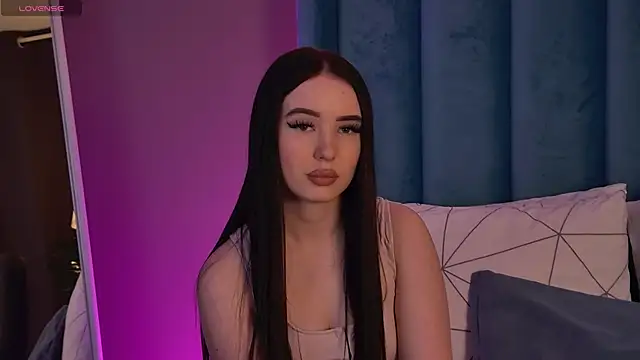 ArianaLim online show from April 18, 2026, 7:07 pm