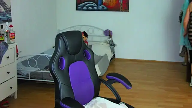 Sylly online show from November 14, 2025, 11:47 am