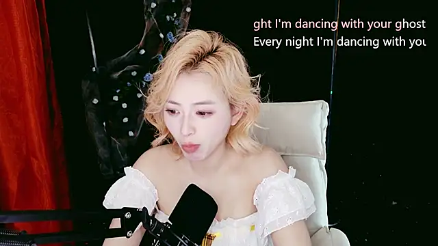 Lady-Mia777 online show from February 13, 2026, 12:27 pm