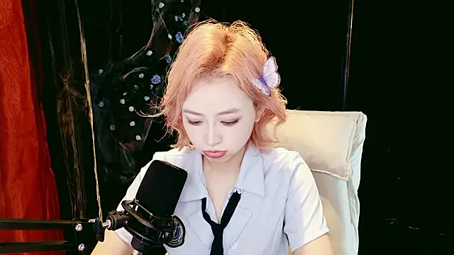 Lady-Mia777 online show from February 3, 2026, 6:22 am