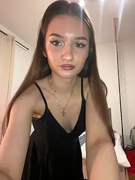 Green eyes lady online show from February 10, 2026, 3:22 pm