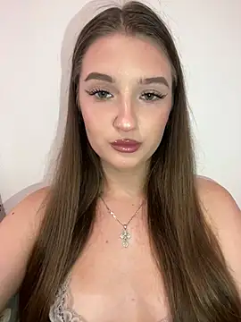 Green eyes lady online show from July 13, 2026, 4:39 pm