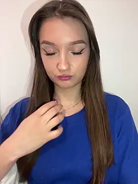 Green eyes lady online show from February 16, 2026, 12:48 pm