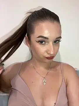 Green eyes lady online show from July 17, 2026, 2:36 pm