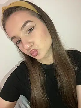 Green eyes lady online show from May 13, 2026, 1:29 pm