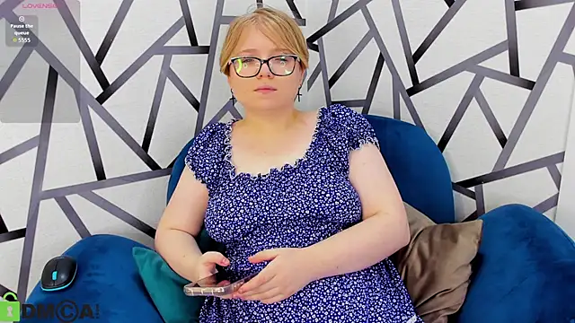 Lauraaa Smith online show from February 12, 2026, 2:11 am