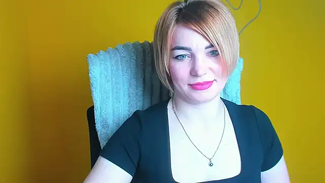 CuttieEmma online show from April 12, 2026, 6:05 am