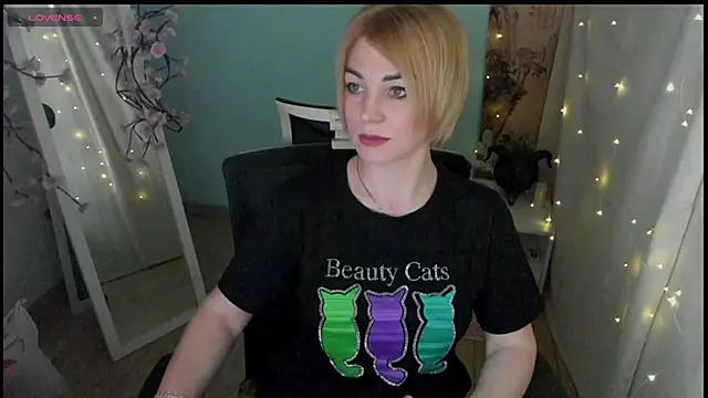 Snapshot of CuttieEmma chatting on May 7, 2026, 12:52 pm CuttieEmma online show from May 7, 2026, 12:52 pm