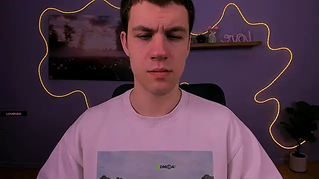 neo raze online show from April 17, 2026, 6:44 pm