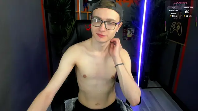 Snapshot of Emmit_Barker chatting on June 19, 2026, 10:54 am Emmit Barker online show from June 19, 2026, 10:54 am