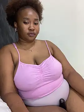 Snapshot of MeekyCurvyAss chatting on April 19, 2026, 1:01 pm MeekyCurvyAss online show from April 19, 2026, 1:01 pm