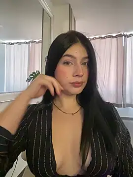 Snapshot of _HannahFox_ chatting on May 9, 2026, 5:38 pm HannahFox online show from May 9, 2026, 5:38 pm