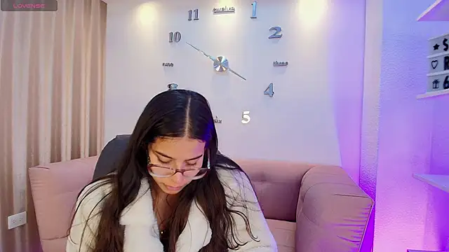 Luna Millers online show from February 13, 2026, 3:39 am