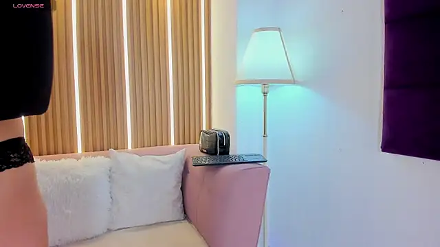 Luna Millers online show from May 30, 2026, 4:19 am