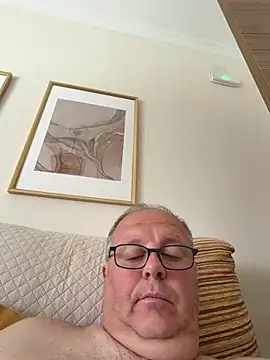 Snapshot of YachtCaptain10 chatting on May 20, 2026, 11:18 am YachtCaptain10 online show from May 20, 2026, 11:18 am