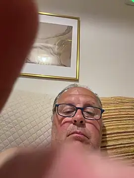 Snapshot of YachtCaptain10 chatting on April 24, 2026, 11:29 pm YachtCaptain10 online show from April 24, 2026, 11:29 pm