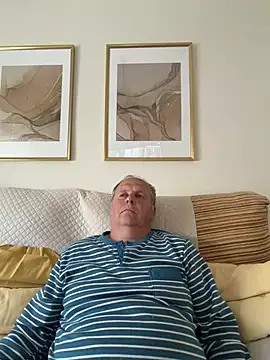 Snapshot of YachtCaptain10 chatting on May 4, 2026, 6:00 pm YachtCaptain10 online show from May 4, 2026, 6:00 pm